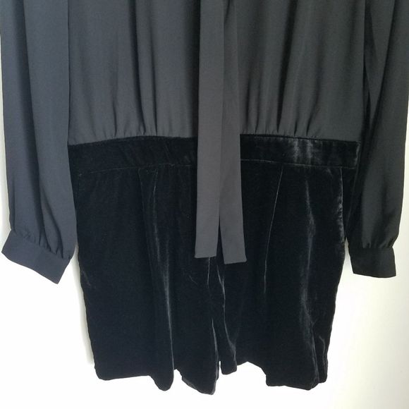SOLD! LOFT Drapey Black Velvet Romper NWT Size 12 - Picture 4 of 8
